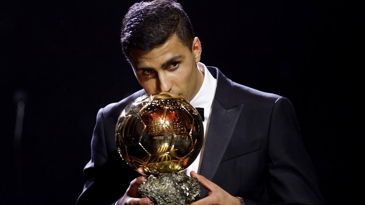 Rodri con el Balon de Oro